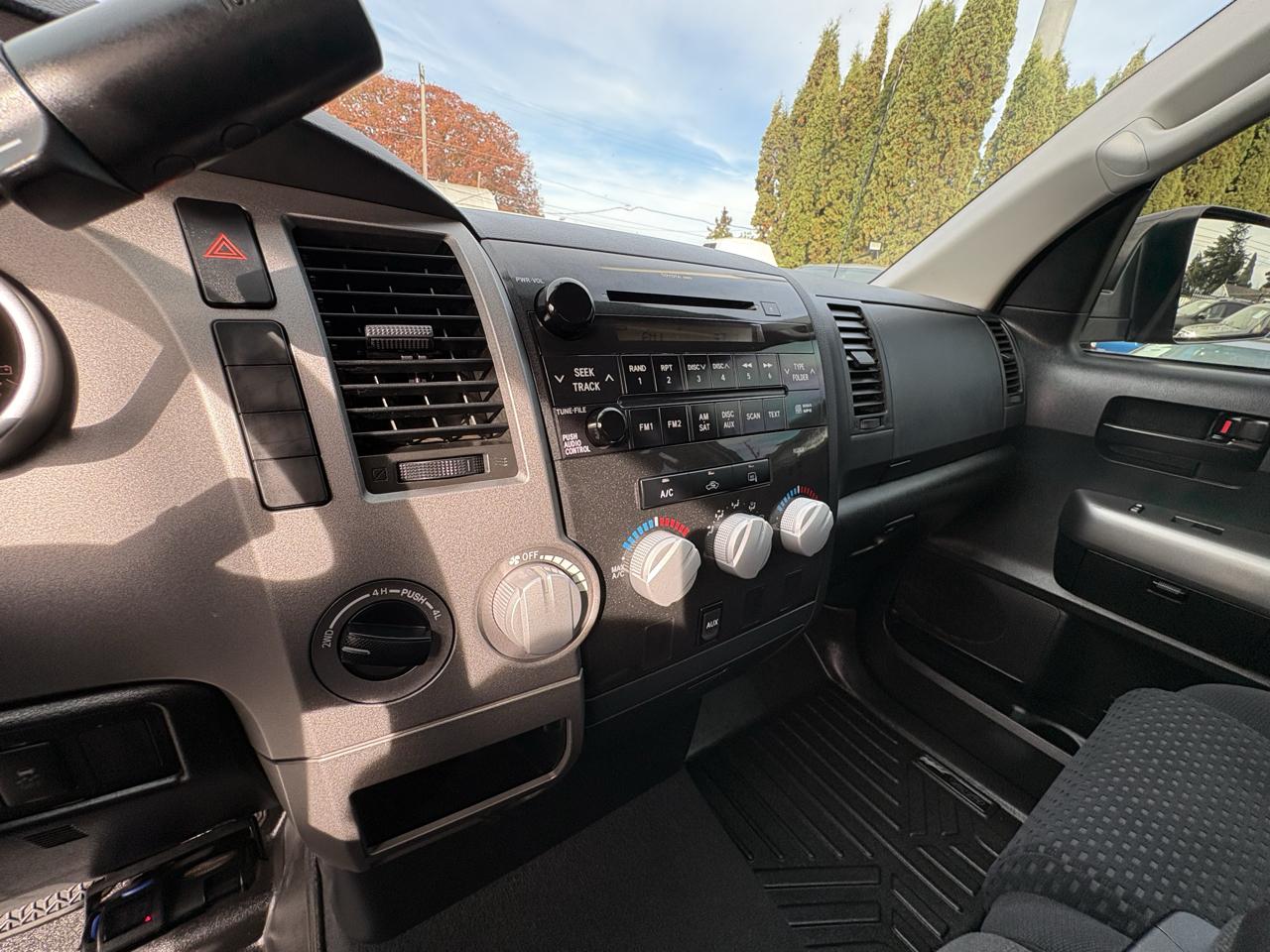 Toyota Tundra SR5 5.7L Double Cab Long Bed 4WD 2011