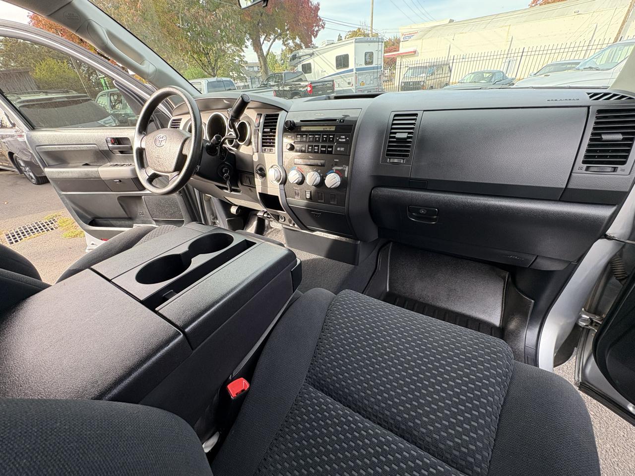 Toyota Tundra SR5 5.7L Double Cab Long Bed 4WD 2011