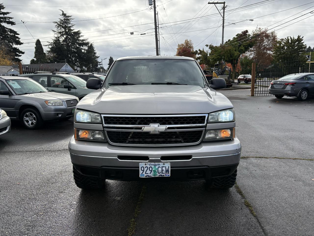 Chevrolet Silverado 1500 LS Crew Cab Short Box 4WD 2006