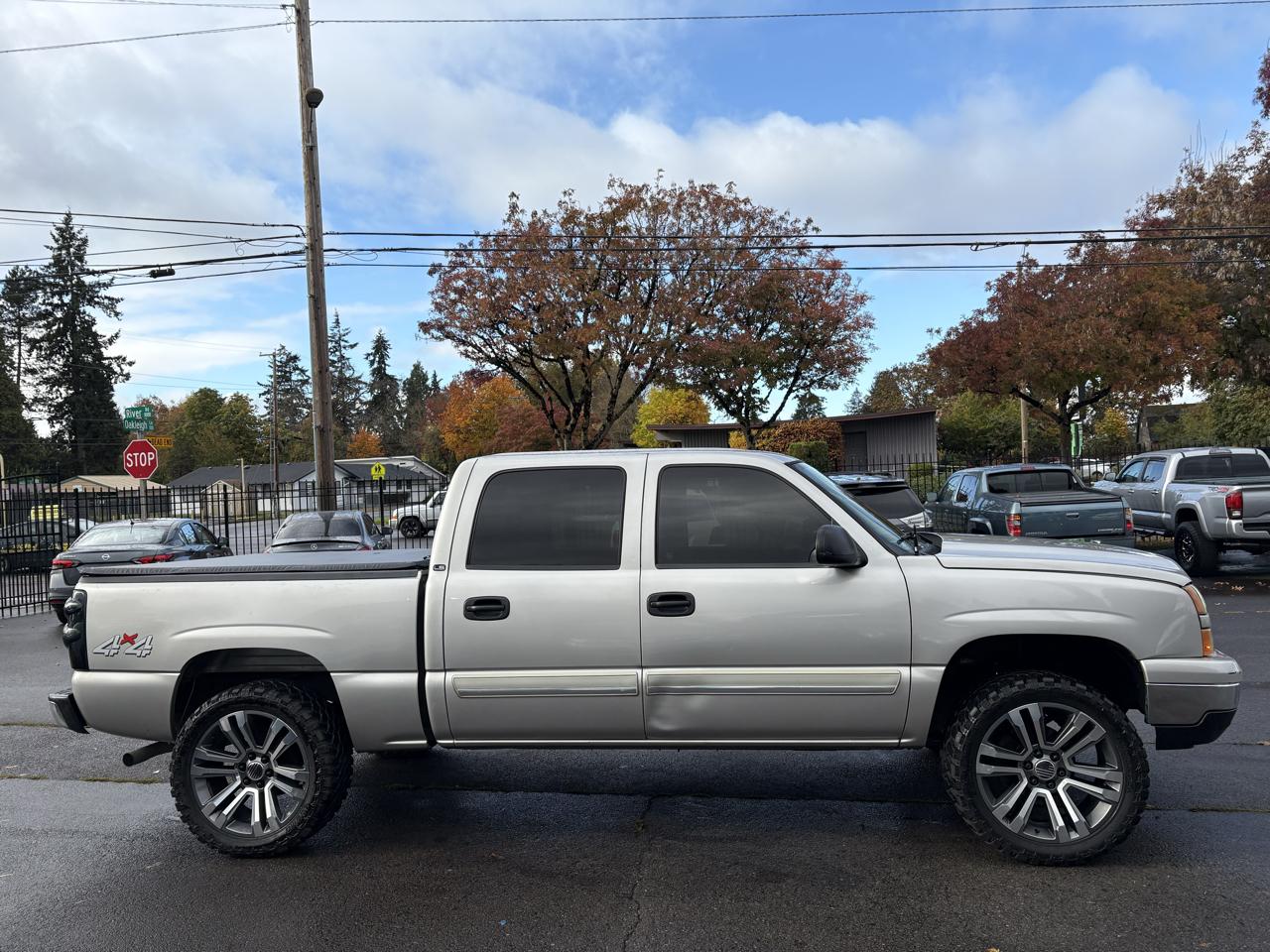 Chevrolet Silverado 1500 LS Crew Cab Short Box 4WD 2006