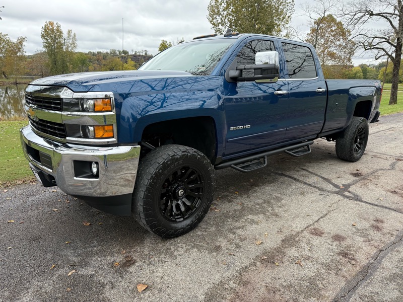 Chevrolet Silverado 2500HD LT Crew Cab 4WD 2016 Chevrolet Silverado 2500HD LT Crew Cab 4WD 2016