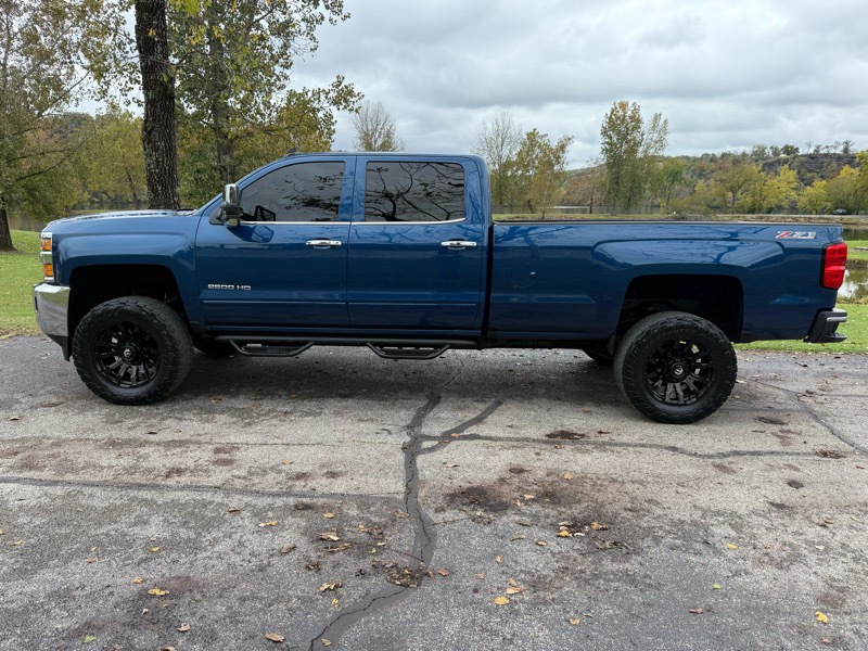 Chevrolet Silverado 2500HD LT Crew Cab 4WD 2016 Chevrolet Silverado 2500HD LT Crew Cab 4WD 2016