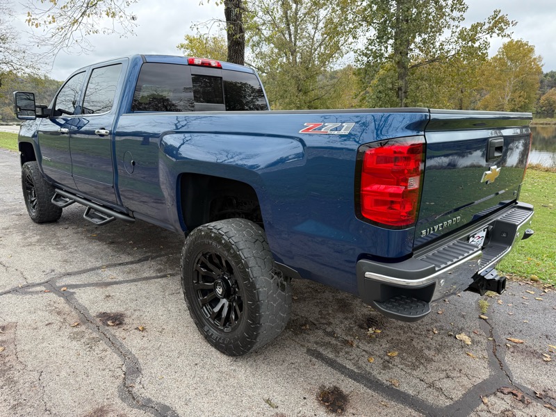 Chevrolet Silverado 2500HD LT Crew Cab 4WD 2016 Chevrolet Silverado 2500HD LT Crew Cab 4WD 2016