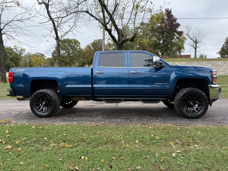 Chevrolet Silverado 2500HD LT Crew Cab 4WD 2016 Chevrolet Silverado 2500HD LT Crew Cab 4WD 2016