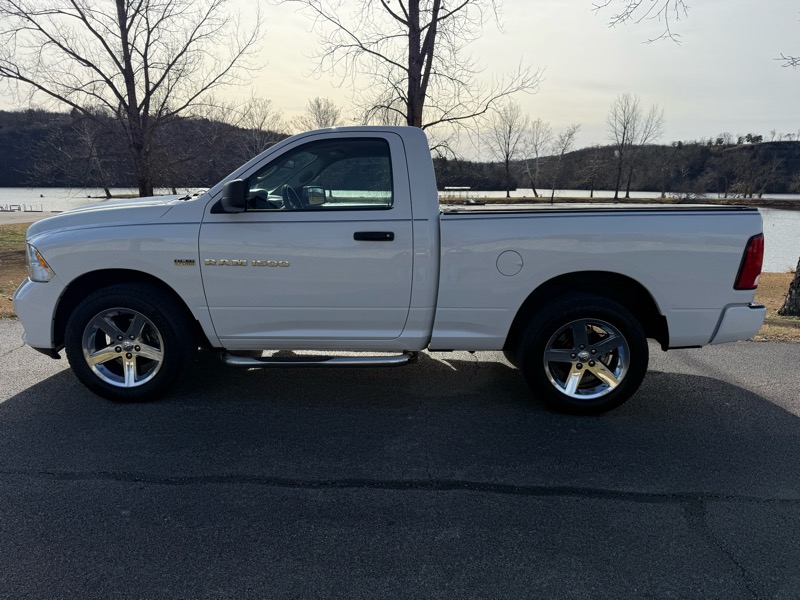 RAM 1500 ST SWB 4WD 2012