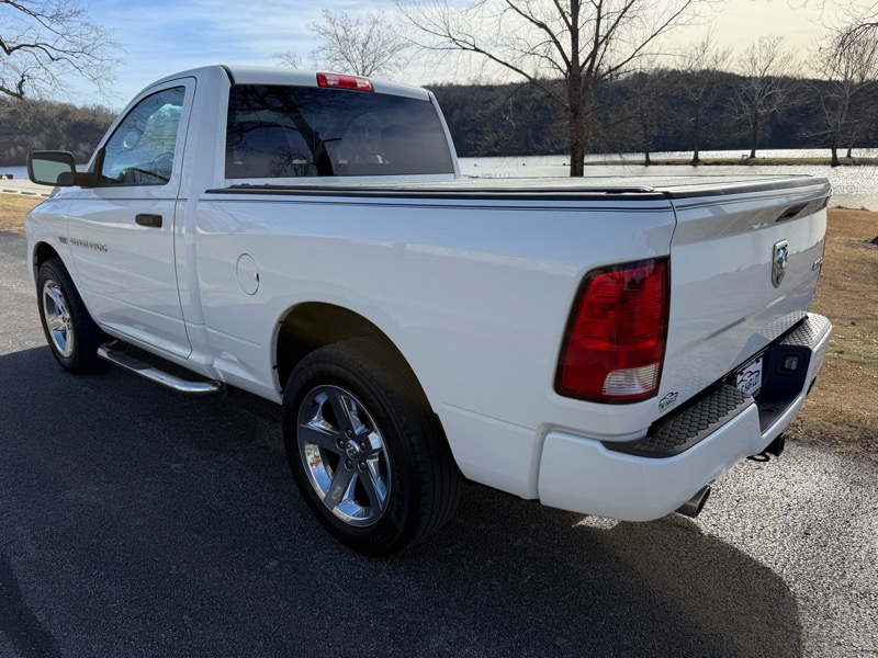 RAM 1500 ST SWB 4WD 2012