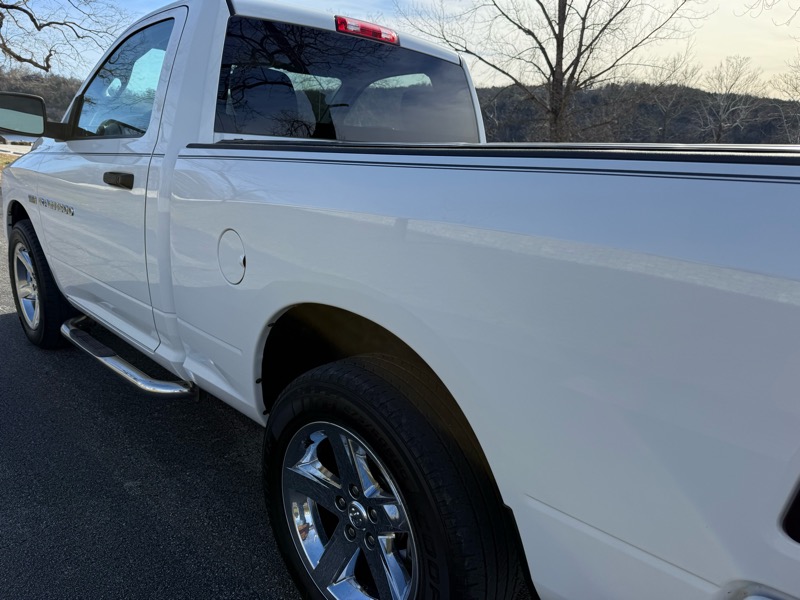 RAM 1500 ST SWB 4WD 2012
