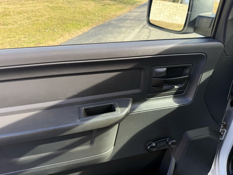 RAM 1500 ST SWB 4WD 2012