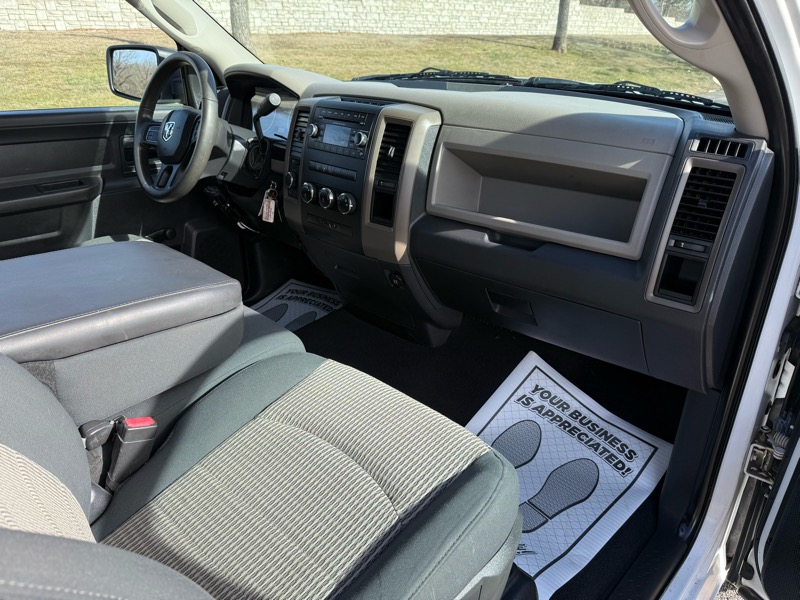 RAM 1500 ST SWB 4WD 2012