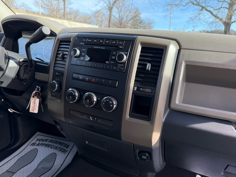 RAM 1500 ST SWB 4WD 2012