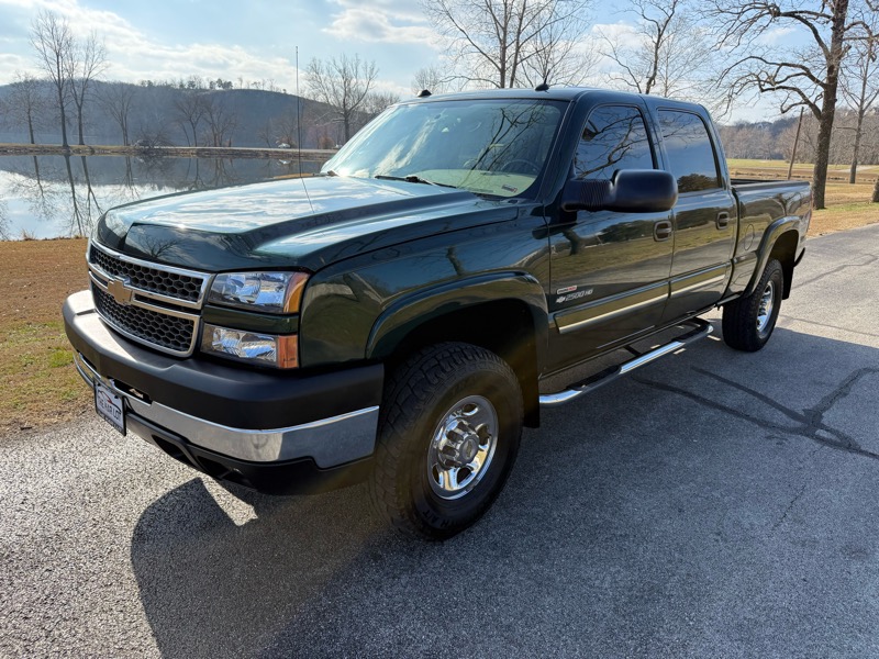 Chevrolet Silverado 2500HD LS Crew Cab Short Bed 4WD 2005