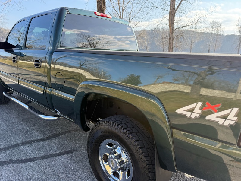 Chevrolet Silverado 2500HD LS Crew Cab Short Bed 4WD 2005