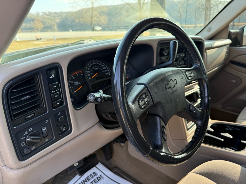 Chevrolet Silverado 2500HD LS Crew Cab Short Bed 4WD 2005