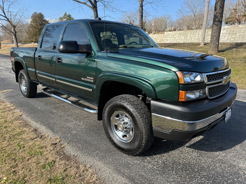 Chevrolet Silverado 2500HD LS Crew Cab Short Bed 4WD 2005