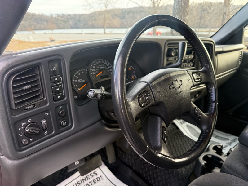 Chevrolet Silverado 2500HD LT Ext. Cab Short Bed 4WD 2005