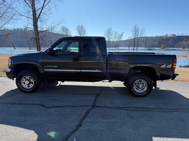 GMC Sierra 2500HD SLE Ext. Cab Short Bed 4WD 2005