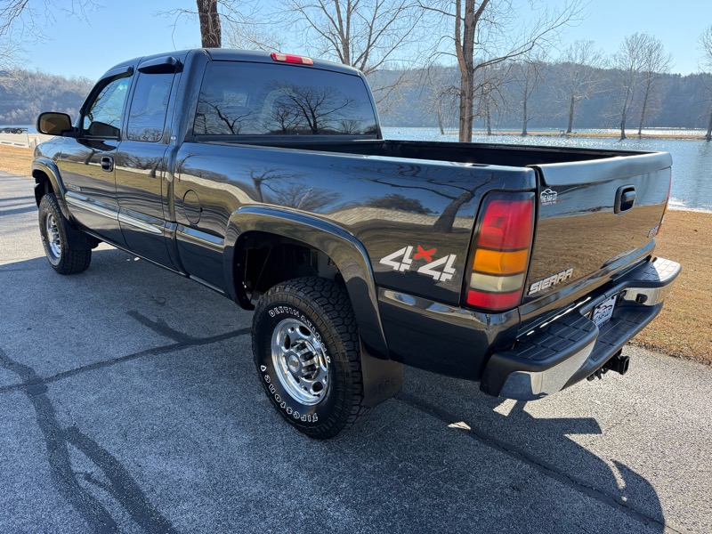 GMC Sierra 2500HD SLE Ext. Cab Short Bed 4WD 2005