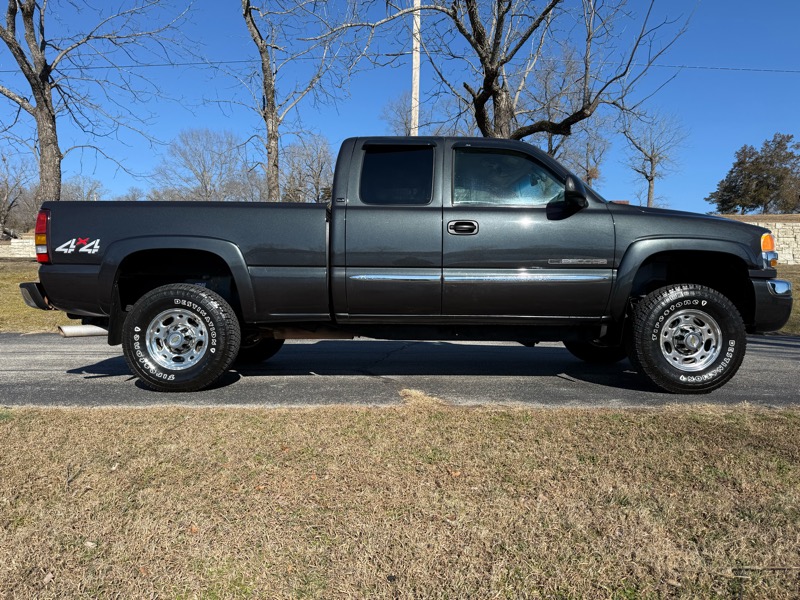 GMC Sierra 2500HD SLE Ext. Cab Short Bed 4WD 2005