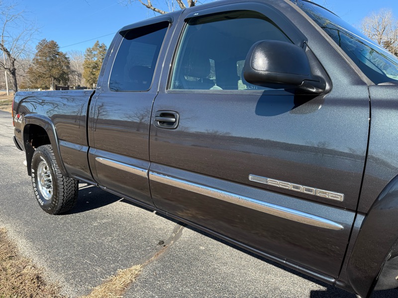 GMC Sierra 2500HD SLE Ext. Cab Short Bed 4WD 2005