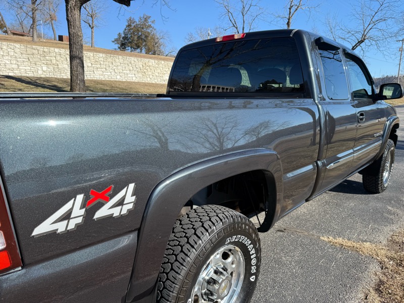 GMC Sierra 2500HD SLE Ext. Cab Short Bed 4WD 2005