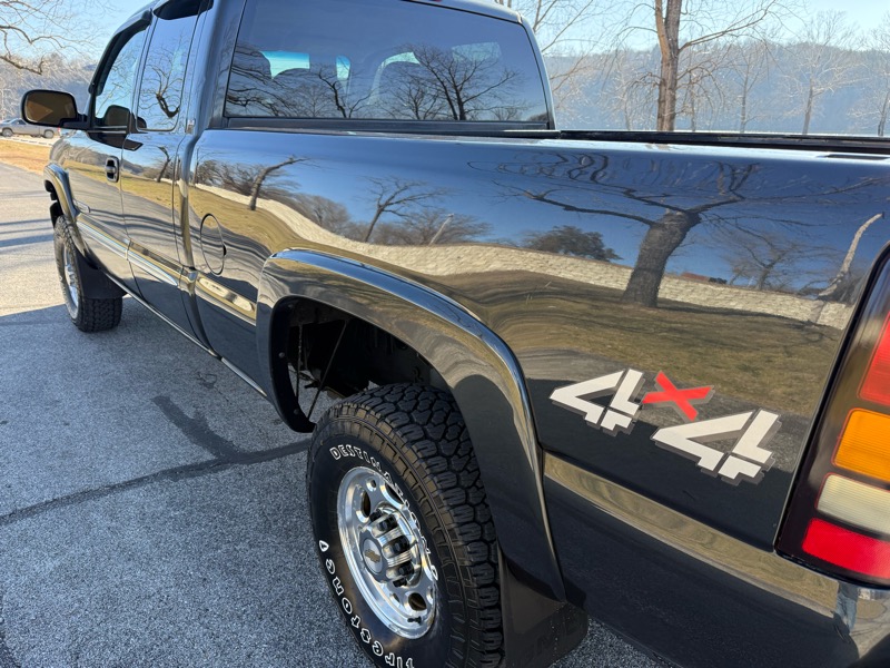 GMC Sierra 2500HD SLE Ext. Cab Short Bed 4WD 2005