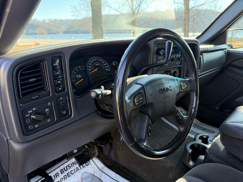 GMC Sierra 2500HD SLE Ext. Cab Short Bed 4WD 2005