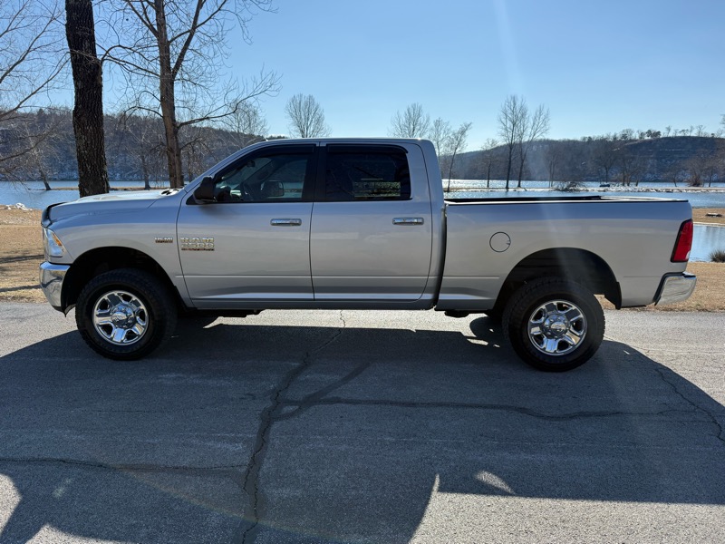 RAM 2500 SLT Crew Cab SWB 4WD 2017