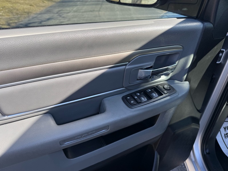 RAM 2500 SLT Crew Cab SWB 4WD 2017