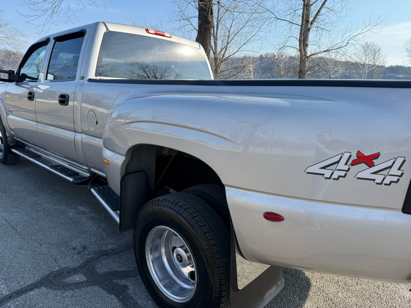 Chevrolet Silverado 3500 LT3 Crew Cab 4WD DRW 2006