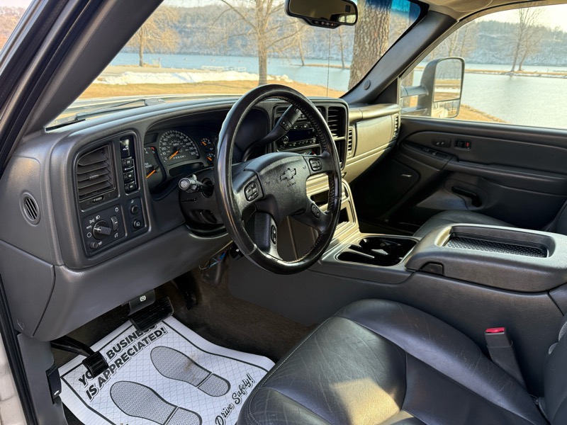 Chevrolet Silverado 3500 LT3 Crew Cab 4WD DRW 2006