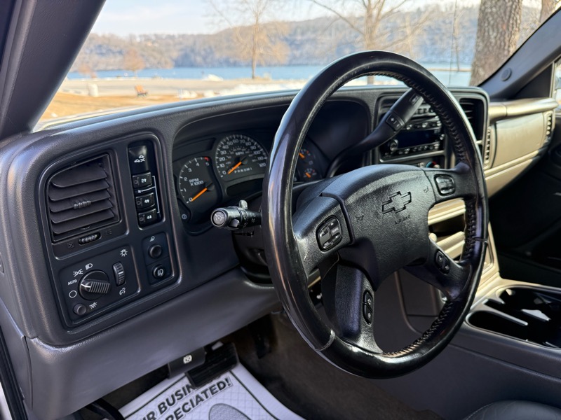 Chevrolet Silverado 3500 LT3 Crew Cab 4WD DRW 2006