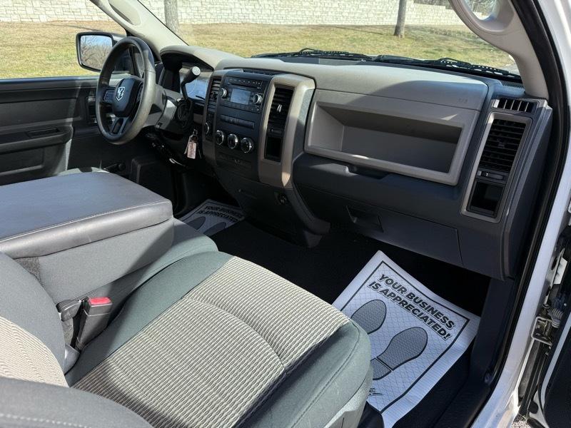 RAM 1500 ST SWB 4WD 2012