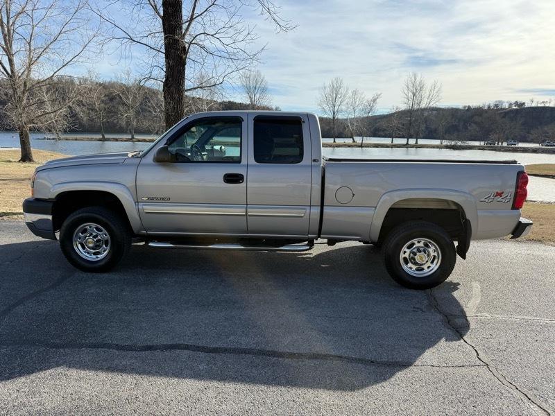 Chevrolet Silverado 2500HD LS Ext. Cab Short Bed 4WD 2005