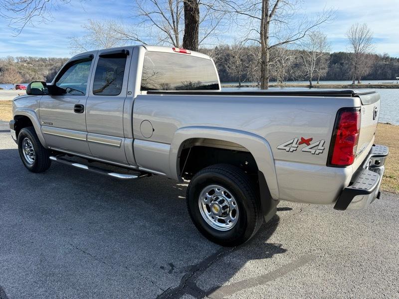 Chevrolet Silverado 2500HD LS Ext. Cab Short Bed 4WD 2005
