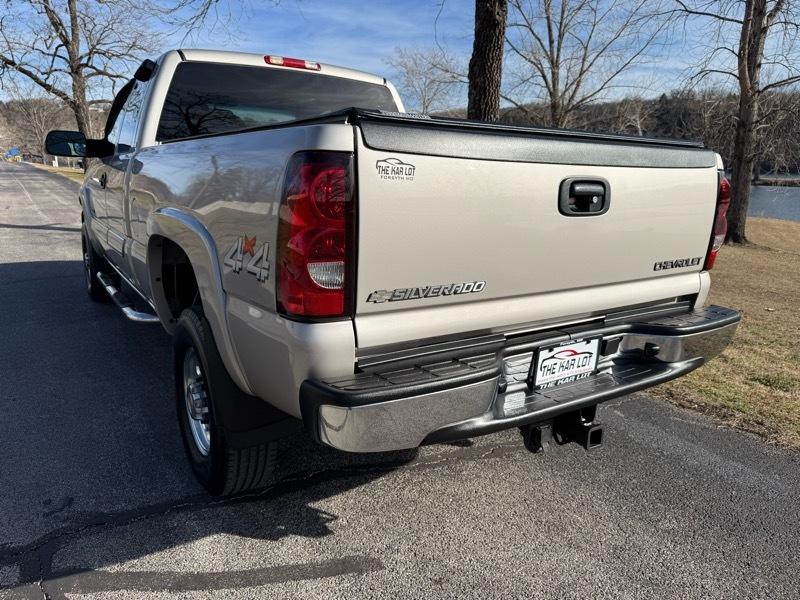 Chevrolet Silverado 2500HD LS Ext. Cab Short Bed 4WD 2005