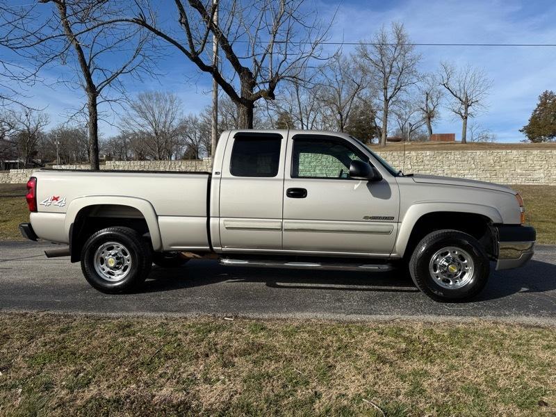 Chevrolet Silverado 2500HD LS Ext. Cab Short Bed 4WD 2005