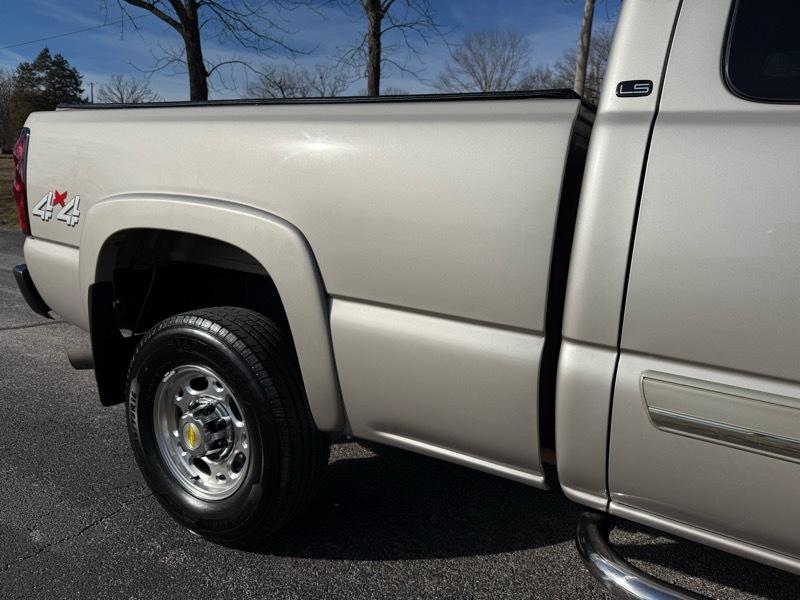 Chevrolet Silverado 2500HD LS Ext. Cab Short Bed 4WD 2005
