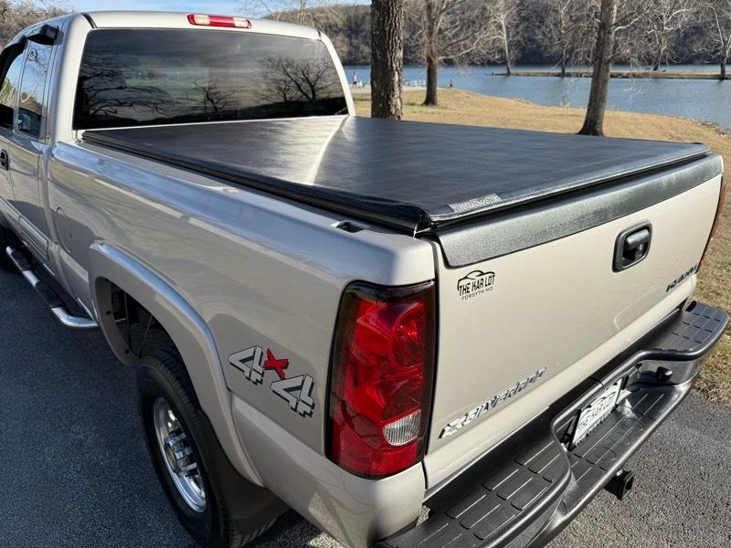 Chevrolet Silverado 2500HD LS Ext. Cab Short Bed 4WD 2005