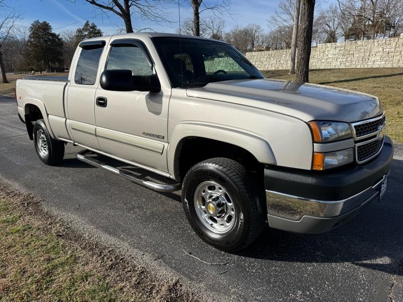 Chevrolet Silverado 2500HD LS Ext. Cab Short Bed 4WD 2005