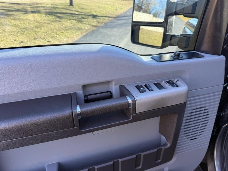 Ford F-250 SD XLT Crew Cab 4WD 2016