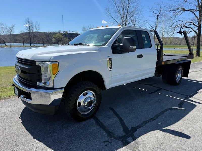 Ford F-350 SD XL SuperCab Long Bed DRW 4WD 2017