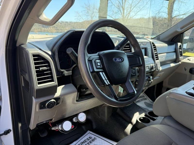 Ford F-350 SD XL SuperCab Long Bed DRW 4WD 2017