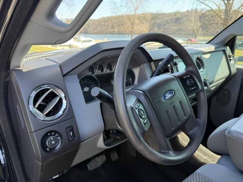 Ford F-250 SD XLT Crew Cab 4WD 2015