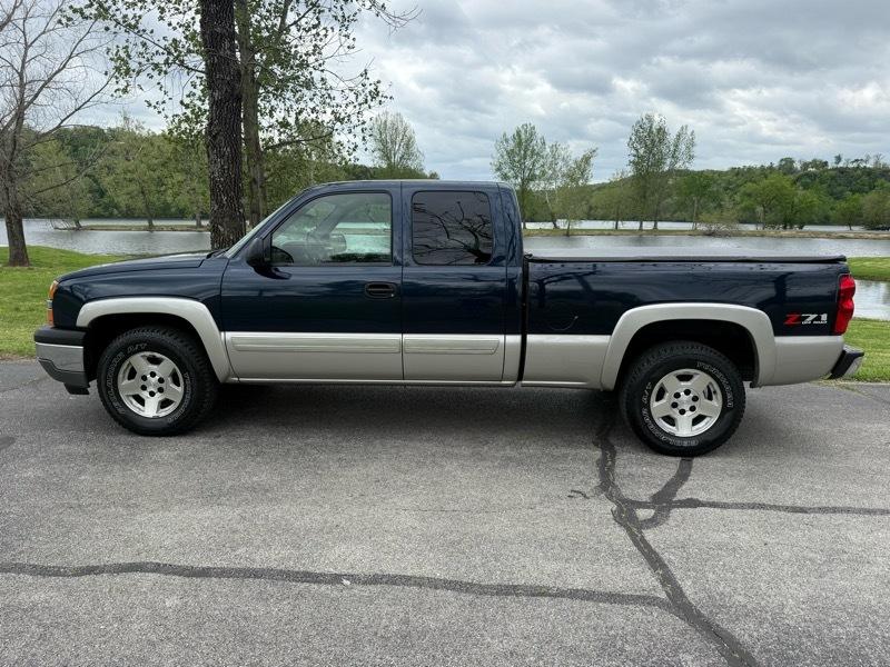 Chevrolet Silverado 1500 LS Ext. Cab Short Bed 4WD 2005