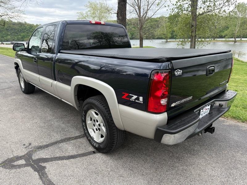 Chevrolet Silverado 1500 LS Ext. Cab Short Bed 4WD 2005
