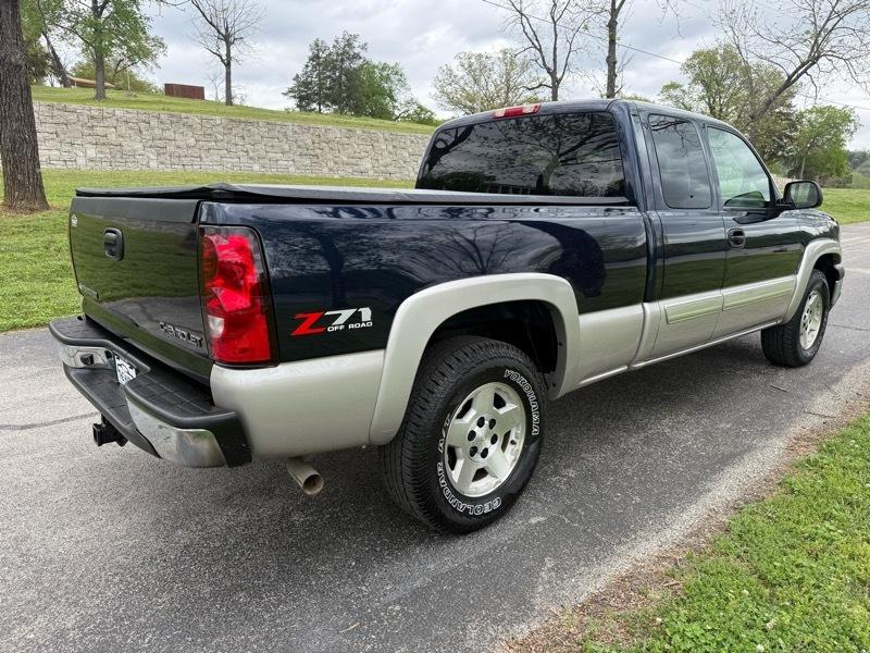 Chevrolet Silverado 1500 LS Ext. Cab Short Bed 4WD 2005