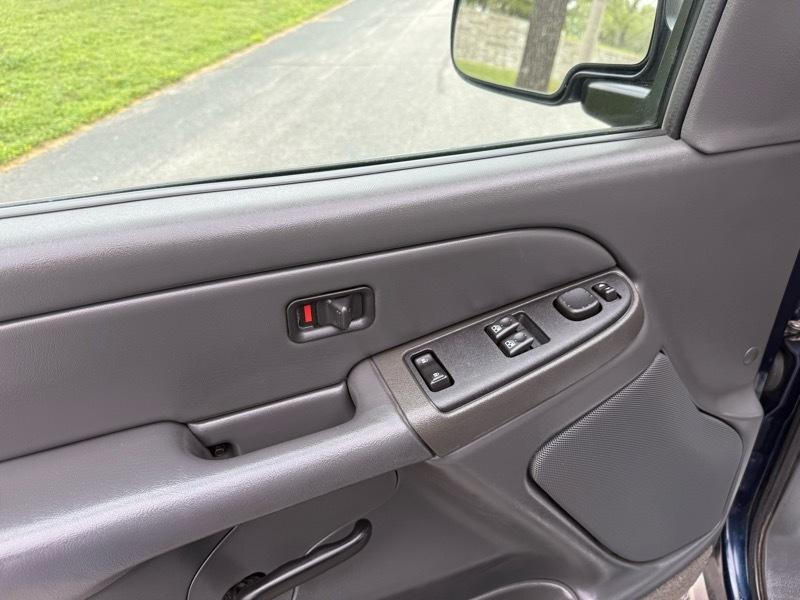 Chevrolet Silverado 1500 LS Ext. Cab Short Bed 4WD 2005