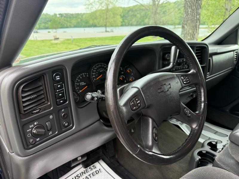 Chevrolet Silverado 1500 LS Ext. Cab Short Bed 4WD 2005