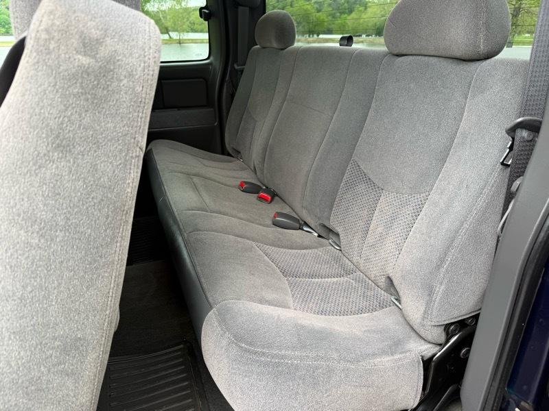 Chevrolet Silverado 1500 LS Ext. Cab Short Bed 4WD 2005