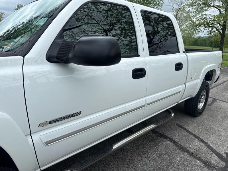 Chevrolet Silverado 2500HD LS Crew Cab Short Bed 4WD 2004